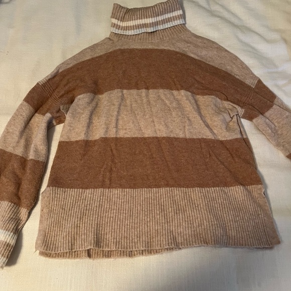 JCrew Women’s Turtleneck Sweater Tan and Camel Stripe size XS - Picture 5 of 7